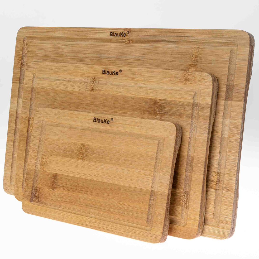 https://blauke.com/cdn/shop/products/BambooCuttingBoardSetof3_OrganicKitchenChoppingBoardsforMeatCheese_Vegetables_HeavyDutyBambooCuttingBoardswithJuiceGrooves_Handles_WoodenServingTray_CarvingBoard-58.jpg?v=1678473482&width=1090